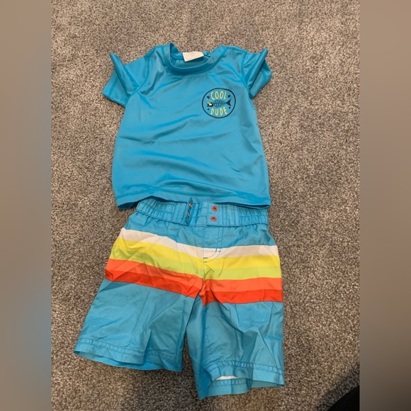 Boys 2T Rashguard & swim trunks - Picture 1 of 4